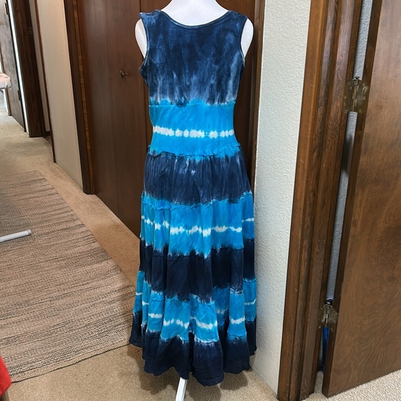FABULOUS BLUE & WHITE TIE DYE OMBRÉ MAXI DRESS SIZE MEDIUM - Picture 3 of 15